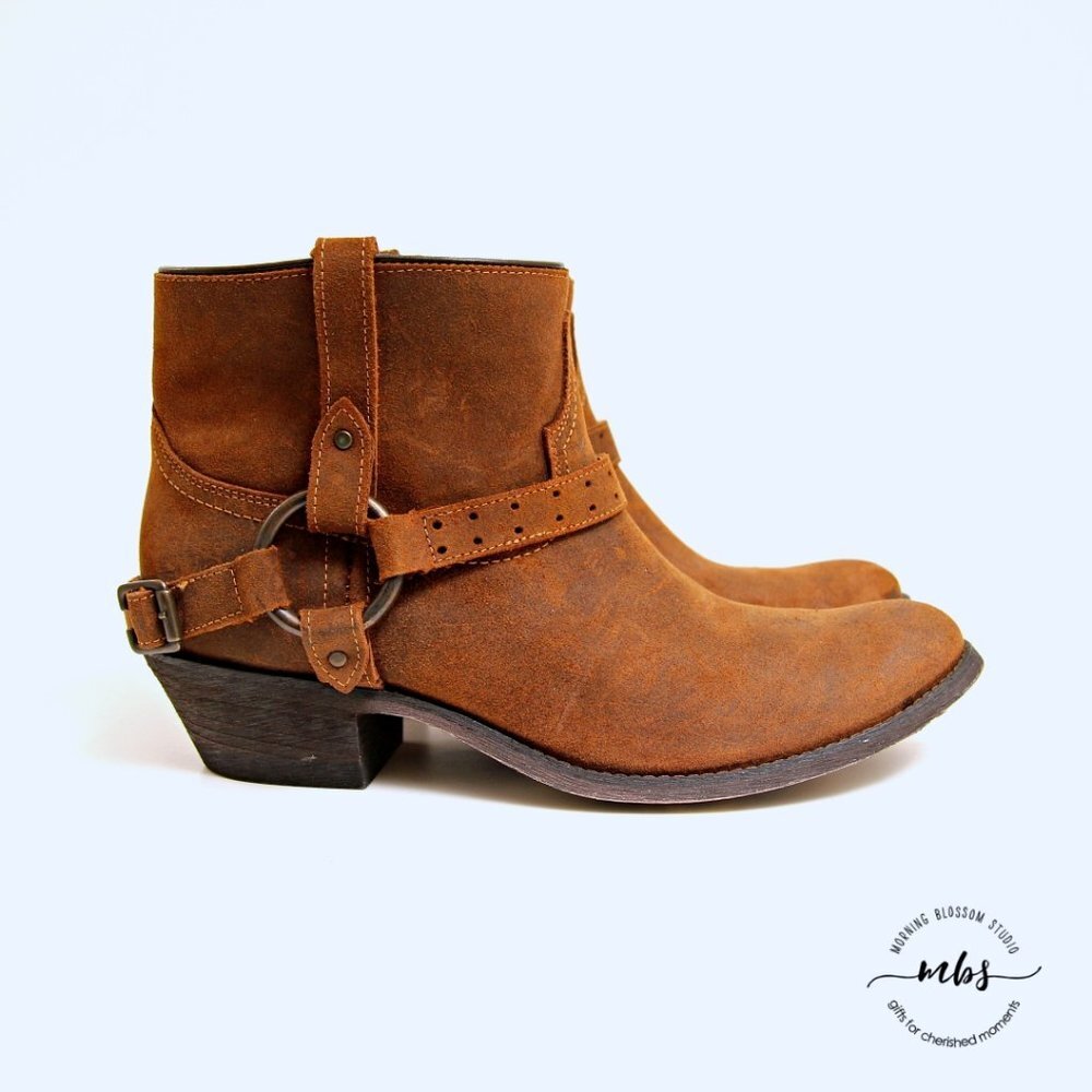 EUC Laredo Emersyn Leather Harness Round Toe Boots‎ in Tan Women Size 9